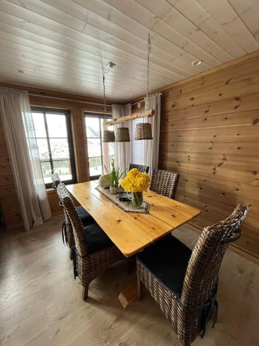 Cabin In Beautiful Surroundings At Harpefossen Nordfjordeid Bagian luar foto