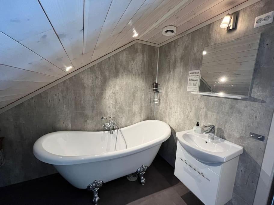 Cabin In Beautiful Surroundings At Harpefossen Nordfjordeid Bagian luar foto